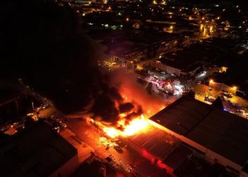 Kocaeli sanayi sitesindeki yangında 6 iş yeri hasar gördü