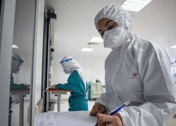 Koronavir&uuml;sten 132 kişi daha hayatını kaybetti