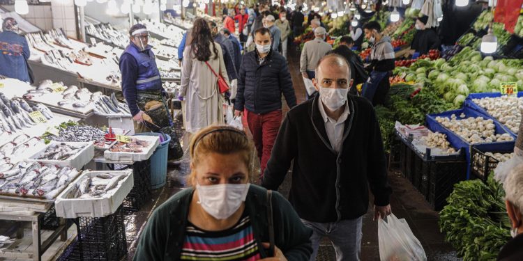 Koronavirüsten 174  kişi hayatını kaybetti