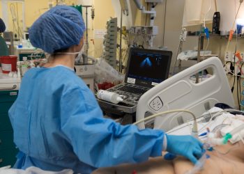 Koronavirüsten 77 kişi hayatını kaybetti