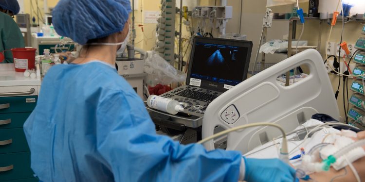 Koronavirüsten 77 kişi hayatını kaybetti