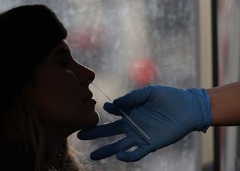 Kovid-19'un yeni varyantı Deltacron ABD ve Avrupa'da en az 17 kişide görüldü