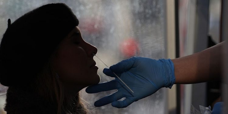 Kovid-19'un yeni varyantı Deltacron ABD ve Avrupa'da en az 17 kişide görüldü