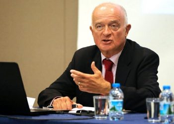 Kuneralp: ‘Emekli askerler görevdeyken Rusya’yla savaş çıksaydı demek ki gidip gemilerini Rusya’ya teslim edeceklerdi’