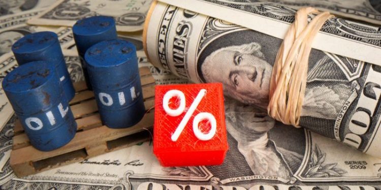 Körfez'deki çatışmalar şiddetlenirken, petrolde risk endişesi artıyor