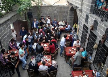 Kürt Z Kuşağı anketi: Yarısından fazlasının geliri 1500 liranın altında