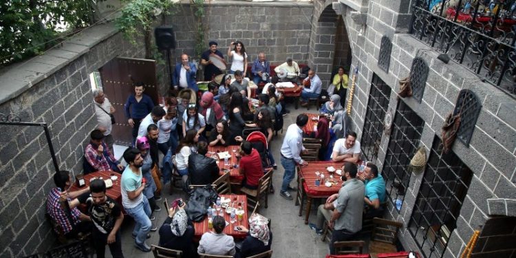 Kürt Z Kuşağı anketi: Yarısından fazlasının geliri 1500 liranın altında