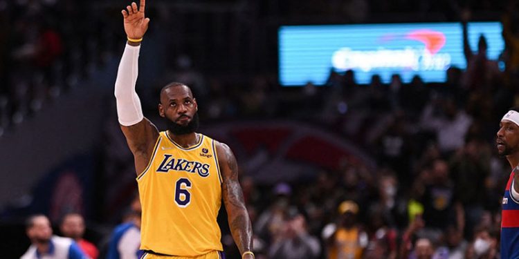 LeBron James, NBA tarihinin en skorer ikinci ismi oldu