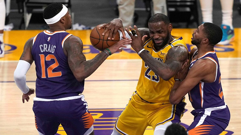 LeBron James'in tarihe geçtiği maçta Lakers farklı yenildi