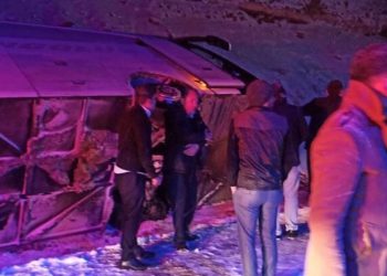 Malatya'da yolcu otobüsü devrildi: 3 yaralı