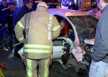 Maltepe'de makas atan sürücü başka bir otomobile çarptı: 4'ü ağır 6 yaralı