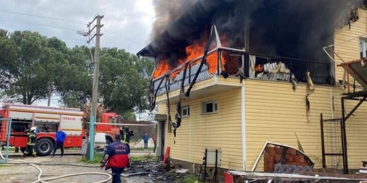 Manisa'da bir spor tesisinde yangın çıktı