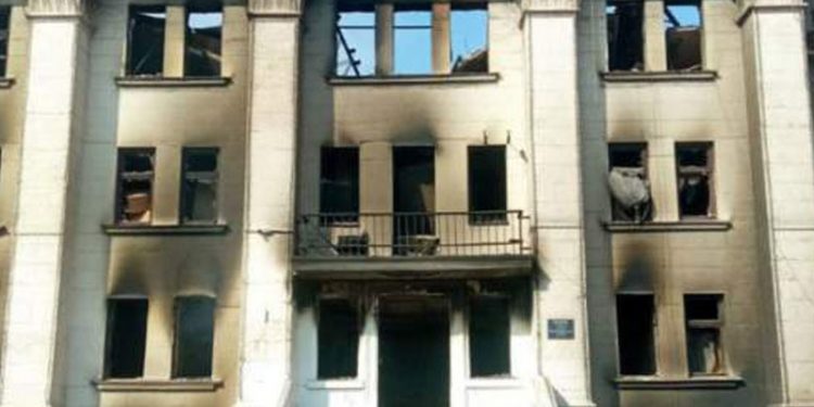 Mariupol Belediye yetkilisi: Bombalanan tiyatroda yaklaşık 300 kişi hayatını kaybetti