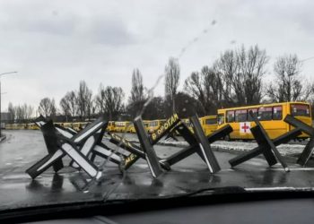 Mariupol'deki bazı Türk vatandaşları 'özel araç konvoyuyla şehir dışına çıkıyor'