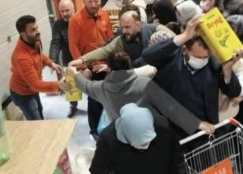 Marketlerde ayçiçek yağı kapma yarışı