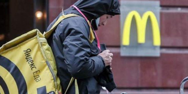 McDonald's ve Starbucks Rusya'da kepenk kapattı, Coca Cola faaliyetlerini durdurdu