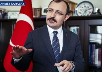 Mehmet Muş, Nebati’yi kıskanıp kendini piste attı