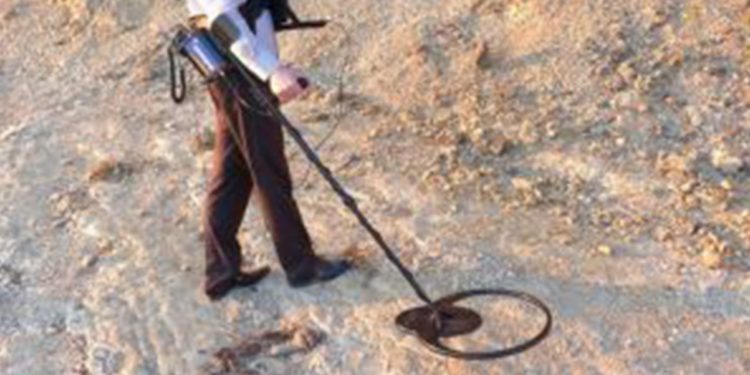 Mezarlıkta define ararken yakalanan dört kişiden biri profesör çıktı