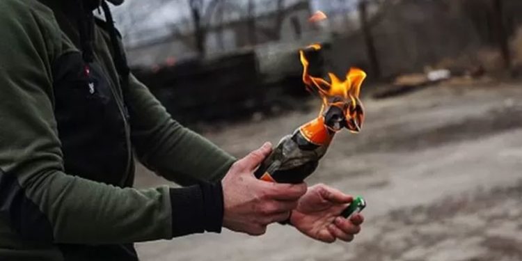 Molotof kokteyli: İlk nerede kullanıldı, adını kimden alıyor?