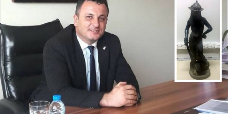 Müze müdürü tarihi eser kaçakçılığından gözaltına alındı