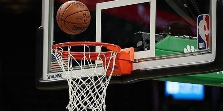 NBA'de Celtics'i Raptors durdurdu