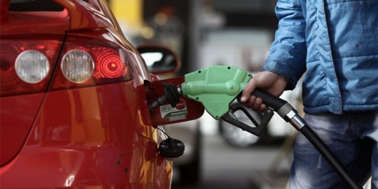 Nebati, 'Çok ucuz' demişti: Asgari ücretle Türkiye'de 214, İngiltere'de 1187 litre benzin alınıyor