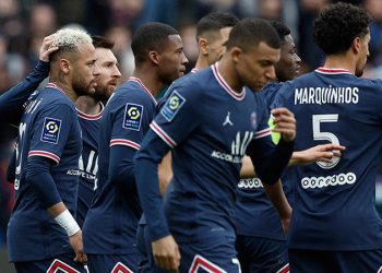 PSG taraftarlarından takıma antrenmanda protesto