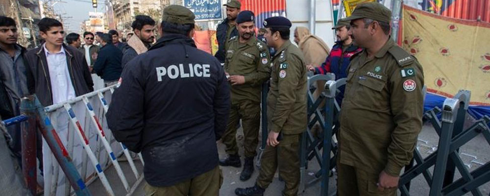 Pakistan'da Şiilere ait camiye bombalı saldırı: 56 ölü