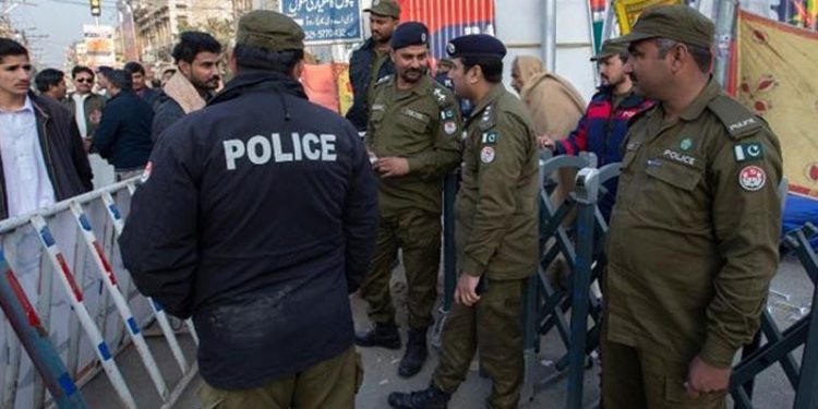 Pakistan'da Şiilere ait camiye bombalı saldırı: 56 ölü