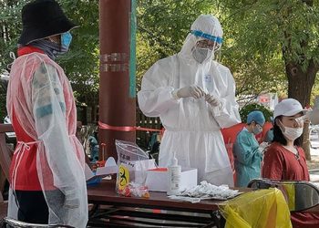 Pandeminin ikinci yılında Çin'de vaka patlaması: Bir günde 3 bin 400 vaka tespit edildi