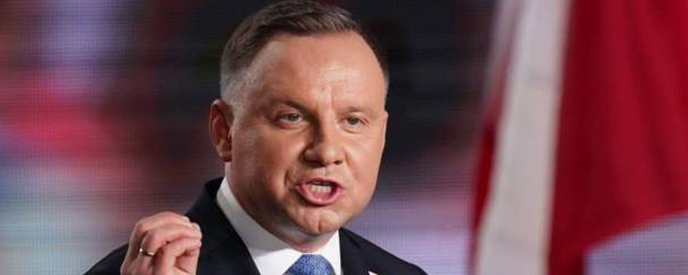 Polonya Cumhurbaşkanı Andrzej Duda'nın uçağı acil iniş yaptı