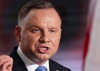 Polonya Cumhurbaşkanı Andrzej Duda'nın uçağı acil iniş yaptı