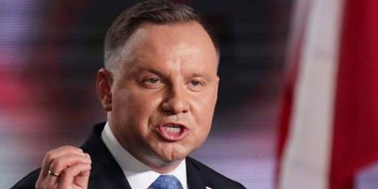 Polonya Cumhurbaşkanı Andrzej Duda'nın uçağı acil iniş yaptı
