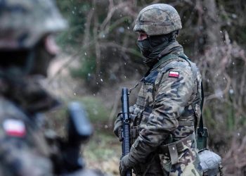 Polonya asker sayısını 300 bine çıkaracak