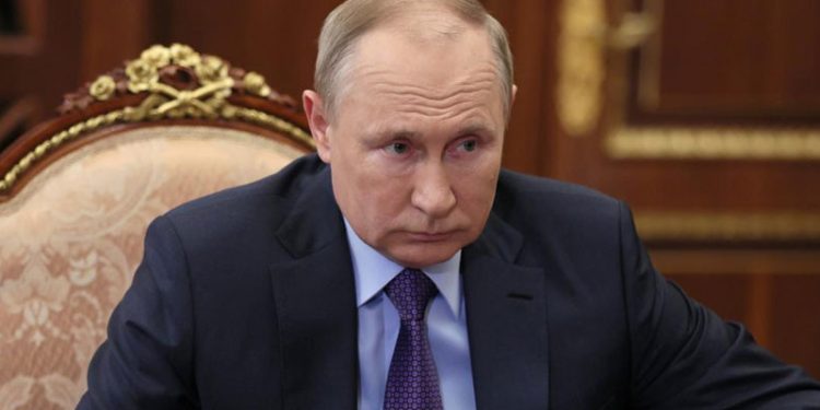 Putin'in sevgilisini ve çocuklarını saklanmaları için İsviçre'ye gönderdiği iddia edildi