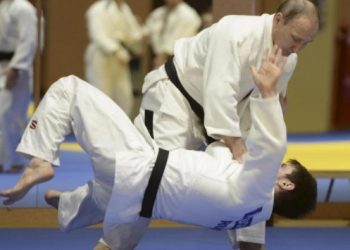 Putin&rsquo;in tekvandodaki siyah kuşağı geri alındı