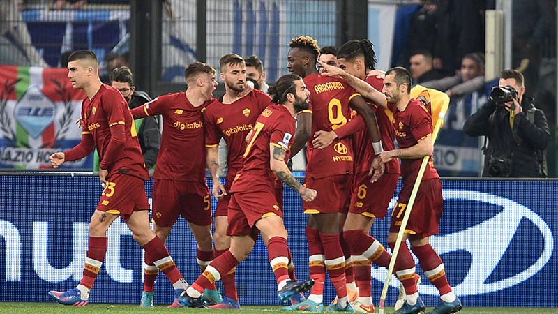 Roma, derbide Lazio'yu üç golle geçti