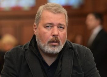 Rus gazeteci, Nobel ödülünü Ukraynalı mültecilere bağışlıyor