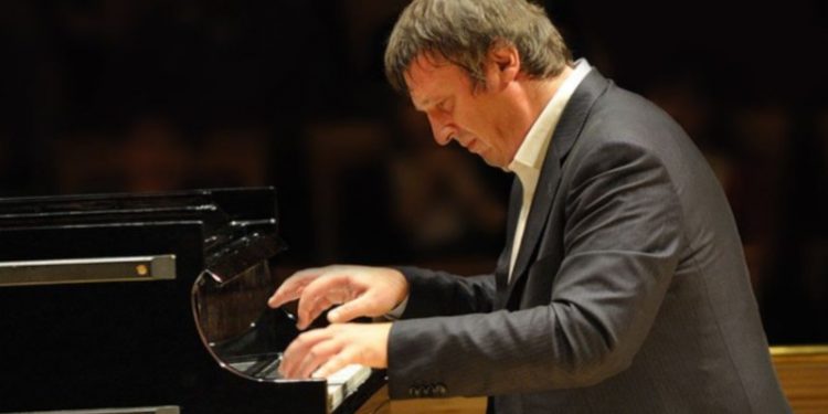 Rus piyanist Berezovski işgali savundu: Niye elektriklerini kesmiyoruz