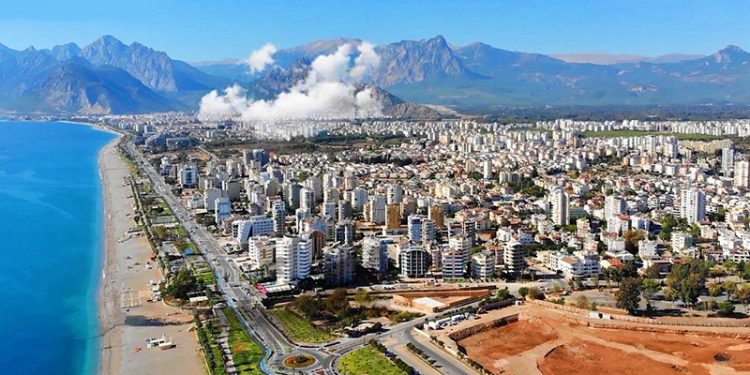 Rus ve Ukraynalı ilgisi tavan yaptı: Antalya'da satılık ve kiralık konut kalmadı