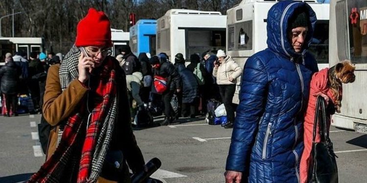 'Rusya, Mariupol'daki sivilleri zorla ülkesine götürüyor' iddiası