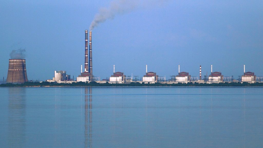 Rusya, Ukrayna'nın en büyük nükleer enerji santralini kuşattı