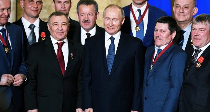 Rusya ekonomisini, Batı etik değerlerini kaybetti