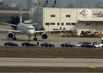 Rusya heyeti, Ukrayna'yla yapılacak müzakere görüşmeleri için İstanbul'a ulaştı