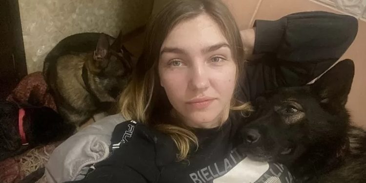 Rusya'nın Ukrayna'yı işgali: "Yaşadığım kent bombalanıyor ama Moskova'da yaşayan annem bana inanmıyor"