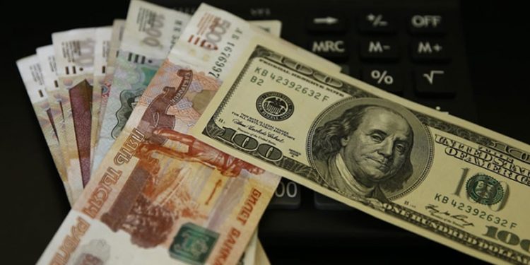 Rusya’da yurt dışı döviz işlemlerine bazı yasaklar getirildi