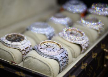 Rusya’dan İsviçre’ye yaptırım tepkisi: Milyonlarca dolarlık lüks saatlere el kondu