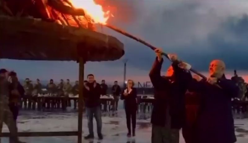 SDG, ABD Dışişleri Bakanlığı temsilcisiyle Haseke'de Newroz meşalesini yaktı