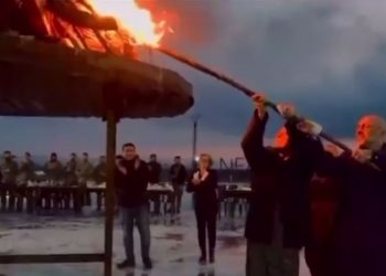 SDG, ABD Dışişleri Bakanlığı temsilcisiyle Haseke'de Newroz meşalesini yaktı