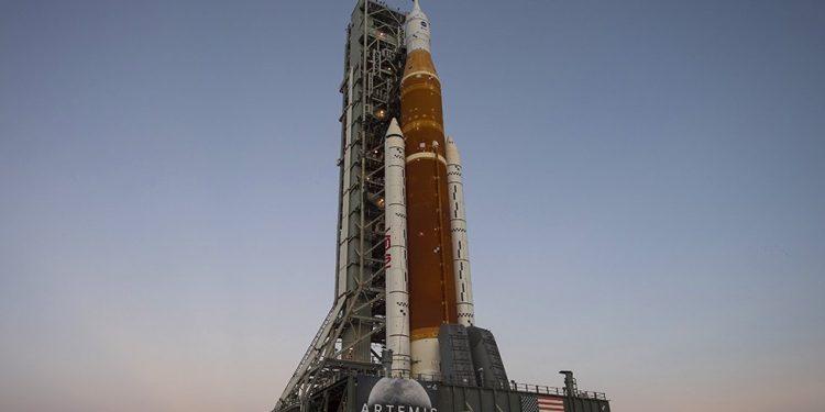 SLS: NASA'nın dev yeni Ay roketi